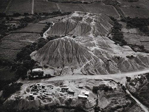 Sipn, Lambayeque Valley, 1988. Peru. copyright photographer Marilyn Bridges
