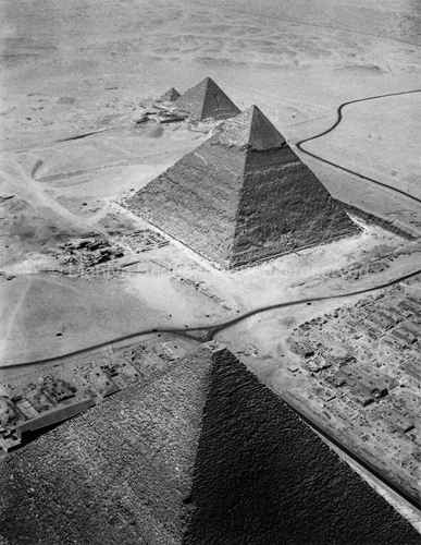 Three Pyramids of Giza, 1984. copyright photographer Marilyn Bridges