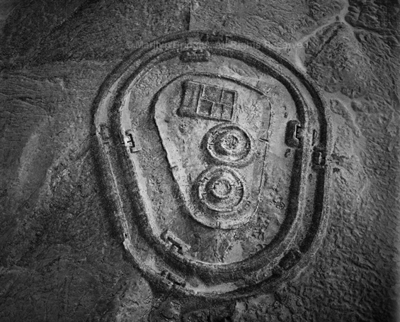 Chankillo, Casma Valley, 1989. Peru. copyright photographer Marilyn Bridges