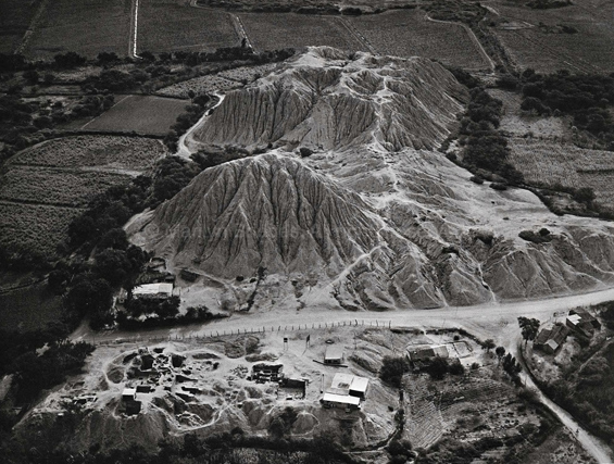 Sipn, Lambayeque Valley, 1988. Peru. copyright photographer Marilyn Bridges
