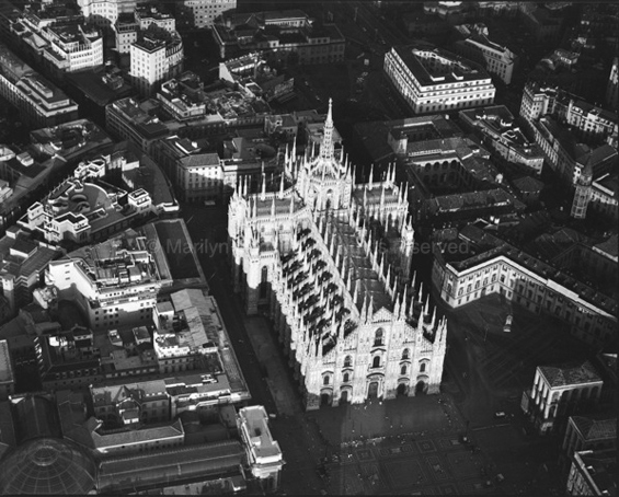 Duomo, Milan, 1986. Europe South. copyright photographer Marilyn Bridges